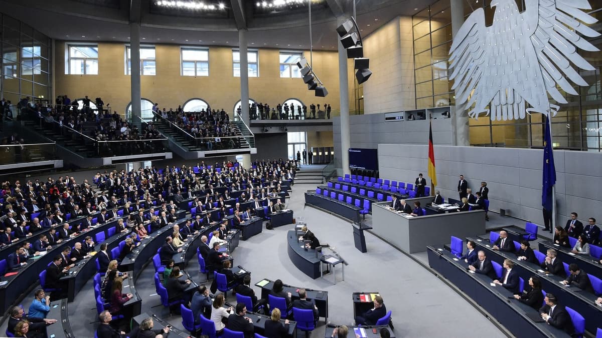 Afbeelding voor artikel: Duitse stoplichtcoalitie uiteen: Bondsdag op weg naar Rechts?