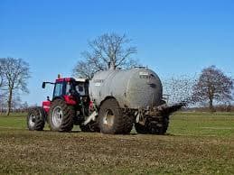 Afbeelding voor artikel: EU dreigt met sancties tegen nitraat uit mest in water